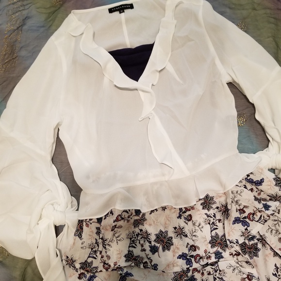 Flirty layered white floral shorts - Picture 4 of 4